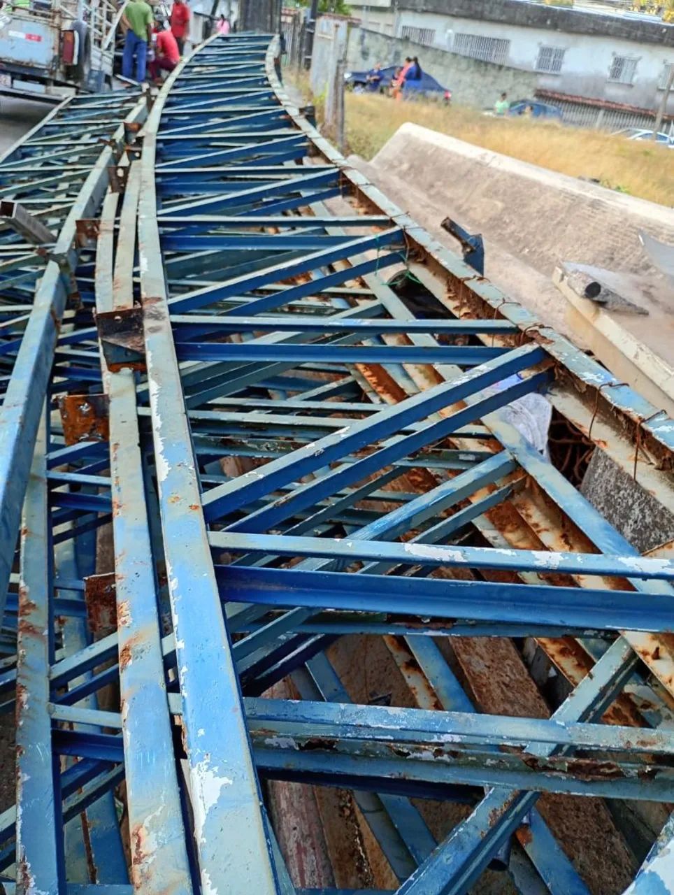 Ferragem e estrutura para galpão 64254001974531120