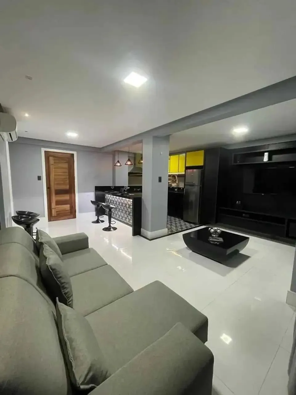RESIDENCIAL MARIA FERNANDES - M.CC - LESTE - PORTEIRA FECHADA - REFORMADO