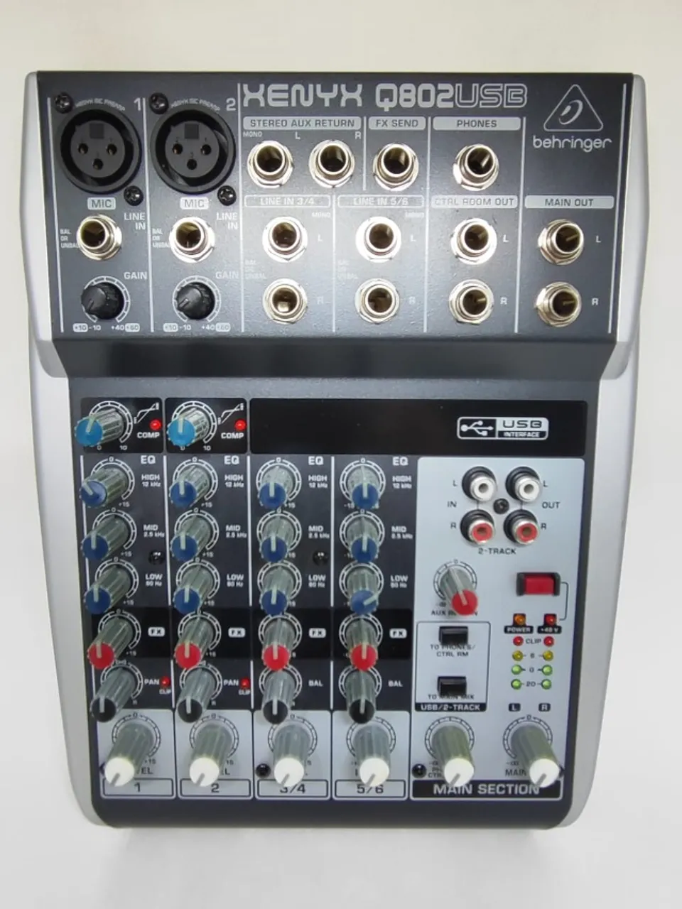 Console Behringer Xenyx Q802usb