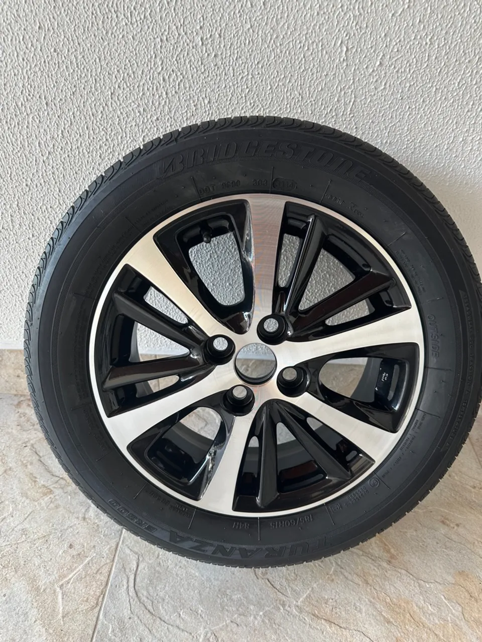 Roda + pneu Toyota Yaris