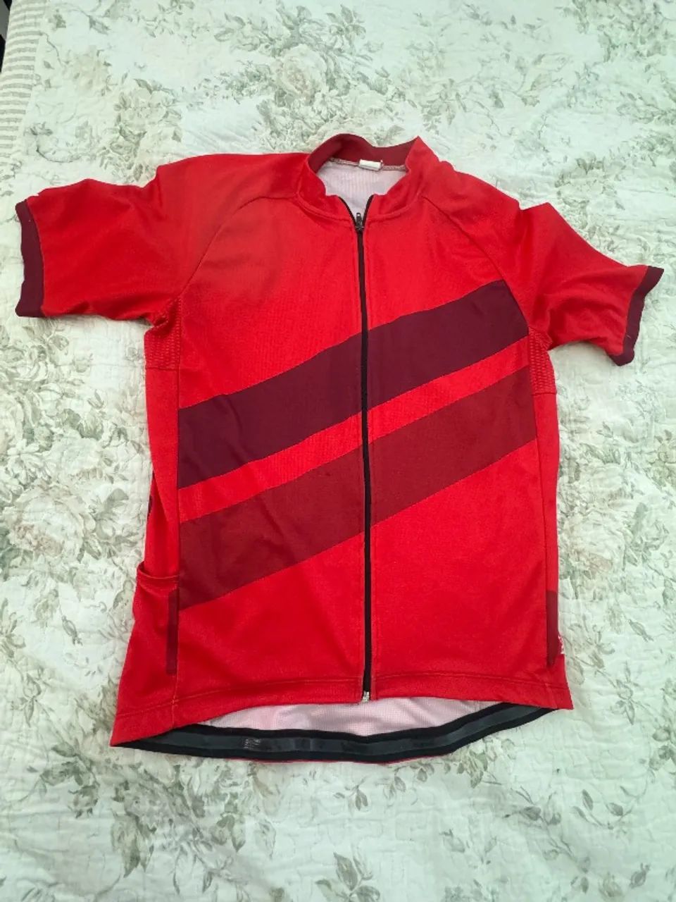 blusa seminova para ciclista, em excelente condições de uso