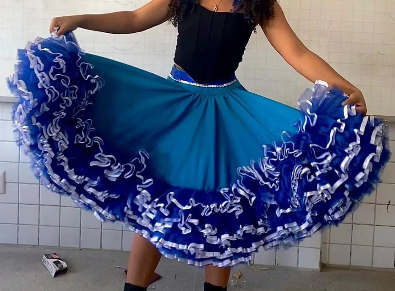  Saia de Armação Azul para Festa Junina