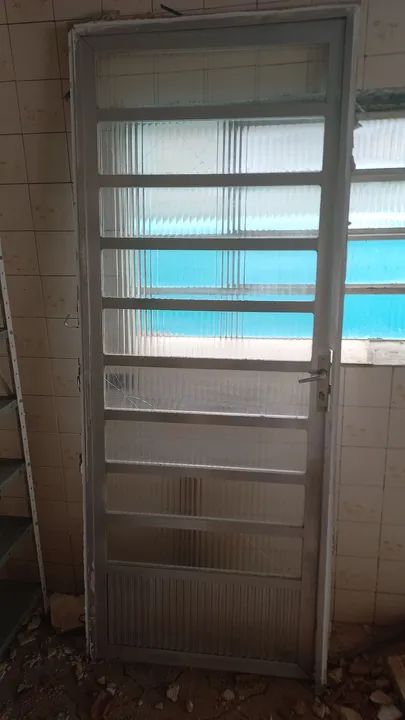 Porta de Aluminio Padrão 9 Vidros Fixo 2,10 m x 80 cm . - Foto 3