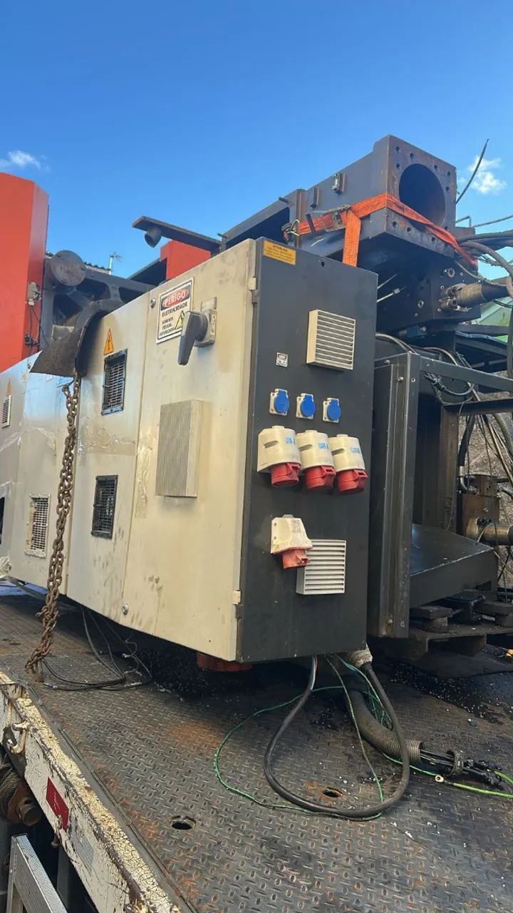 Máquina Injetora Plastico Meglio 1320/240 ano 2016 - Foto 2