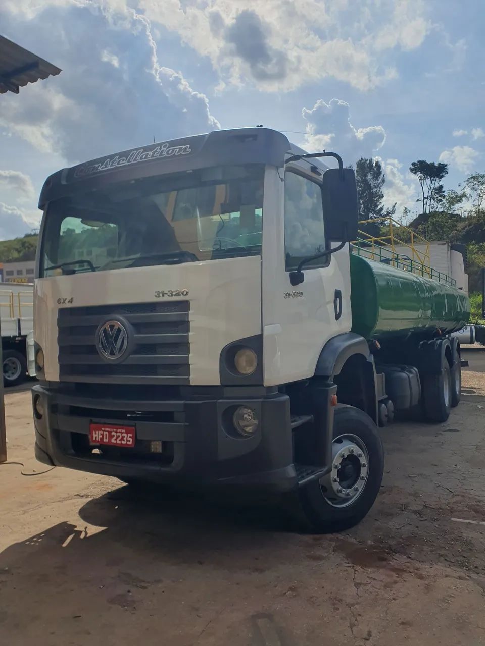 caminhão constelation 31320 pipa