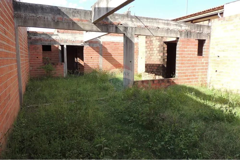 Vende -se imovel em construção