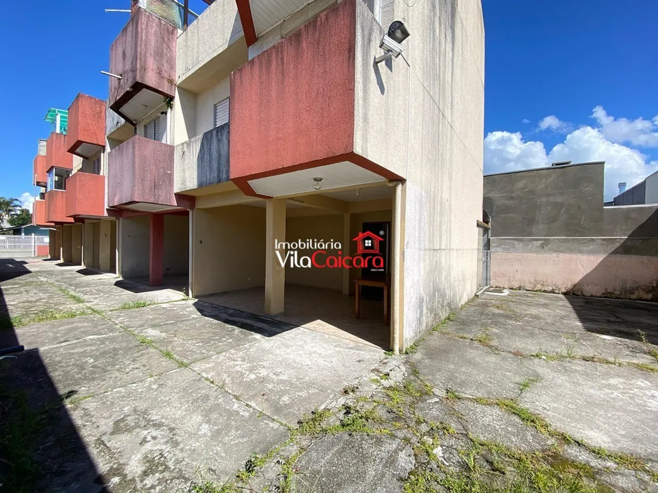 Sobrado triplex com 3 quartos em Praia de Leste