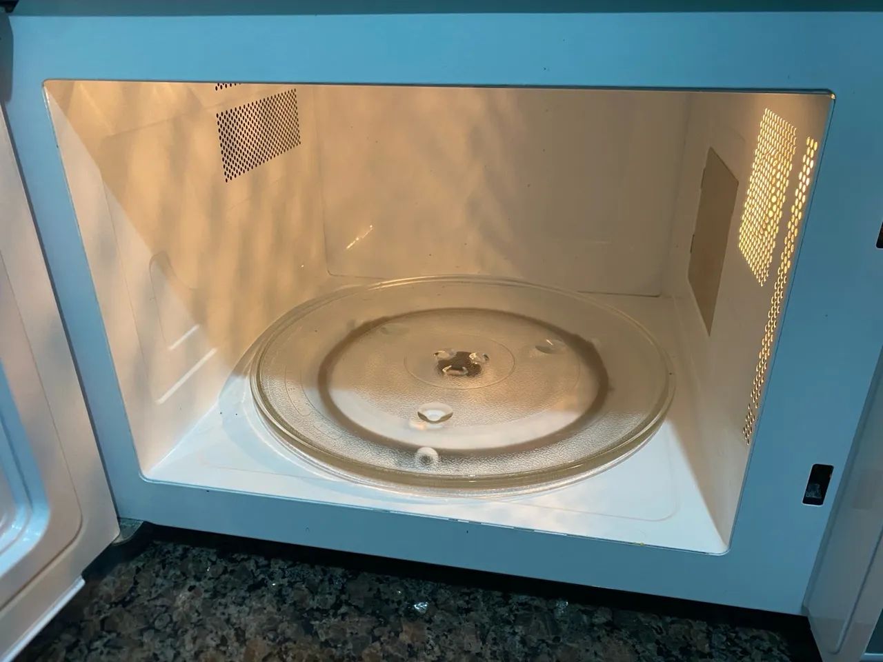 Microondas eletrolux 30 Litros - Branco - Foto 4