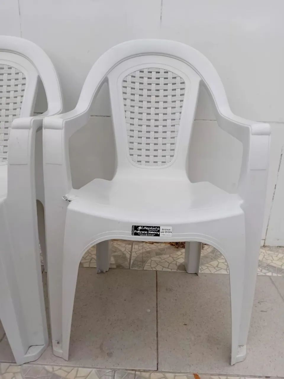 Cadeiras de plástico 