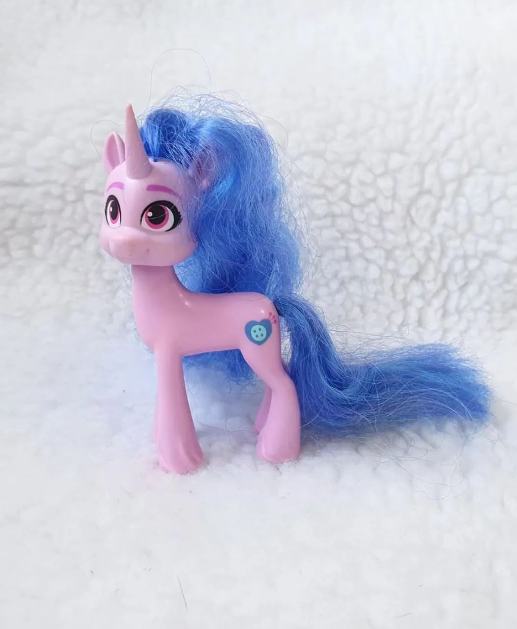 Boneca My Little Pony original Hasbro Izzy Moonbow - Foto 2