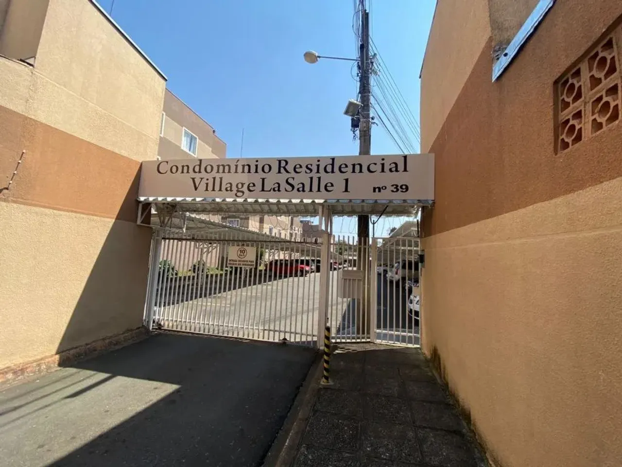 Apartamento com 3 quartos para alugar por R$ 1100.00 à venda por R$ 230000.00, 52.54 m2 -