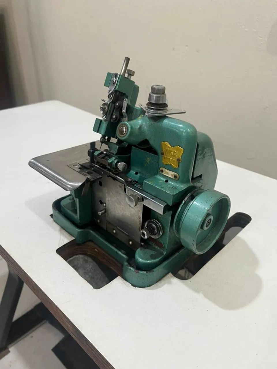 Maquina de Costura overlok Butterfly - Foto 3