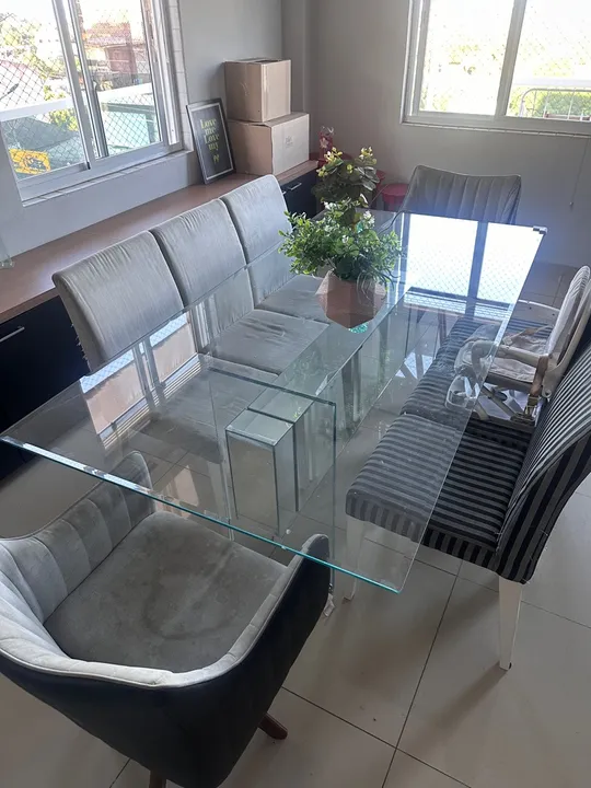 Mesa de Jantar de Vidro - Moderna e Elegante