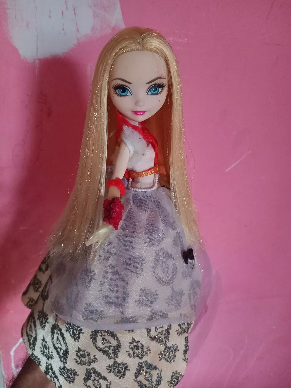 Boneca Ever After High - Apple White Thronecoming Queen