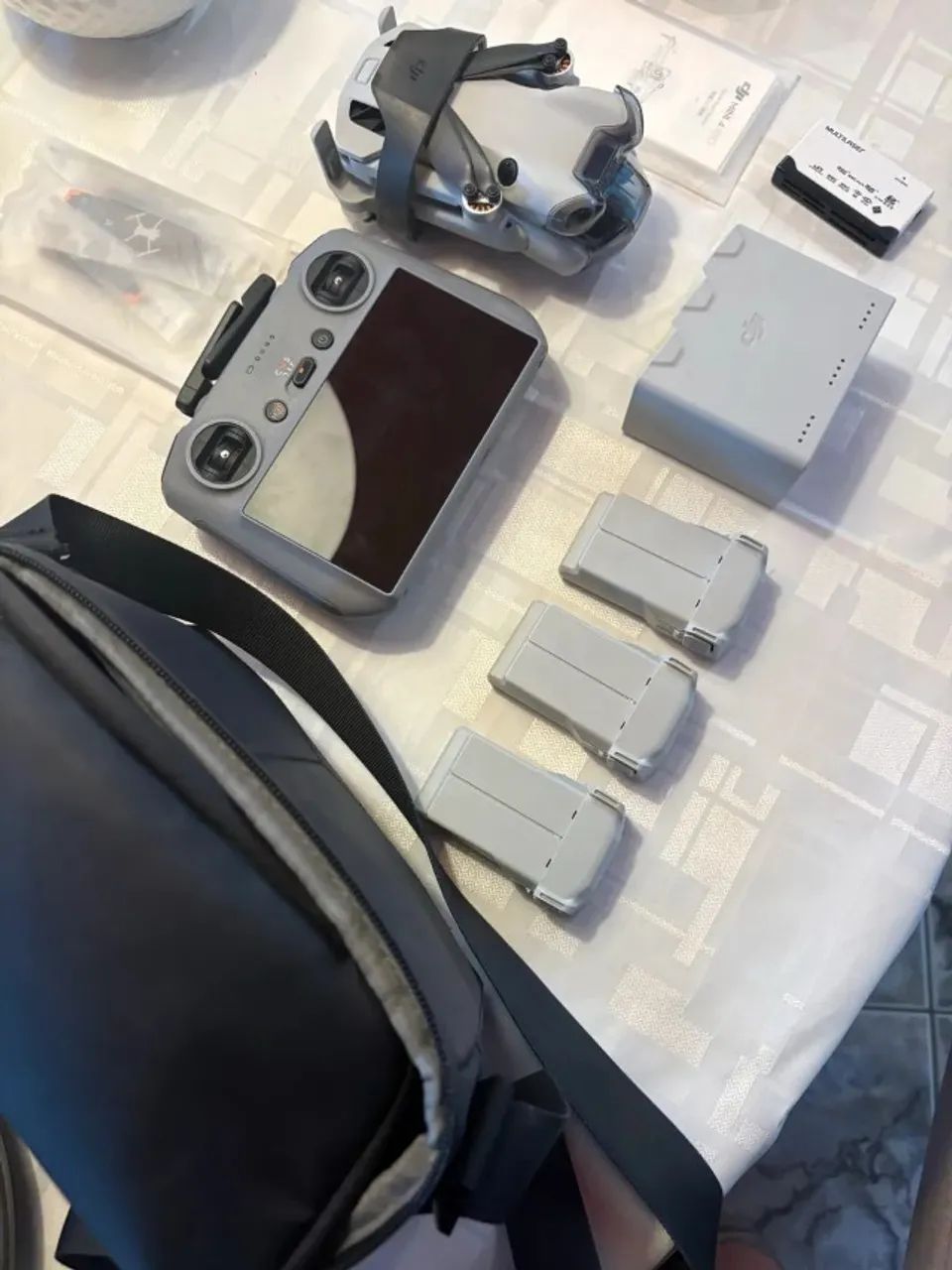 DJI Mini 4 Pro Fly More Combo Plus + DJI RC 2 - Foto 2