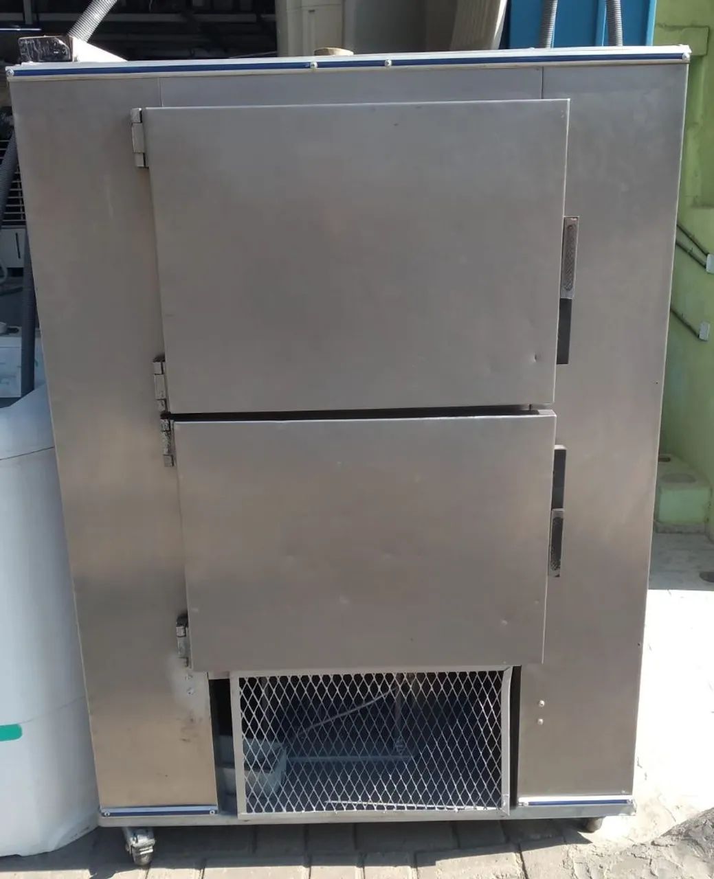 Camera refrigerada com controlador de temperatura 