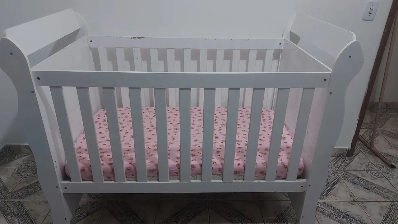 Berço com colchão 