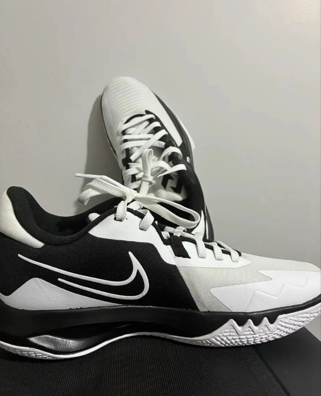 Tênis Nike Precision VI