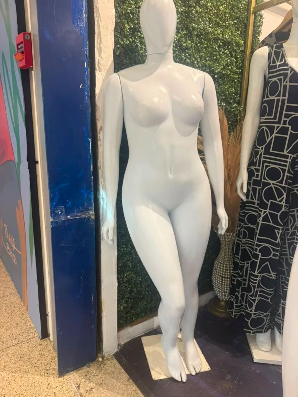 Manequins e balcão  - Foto 4