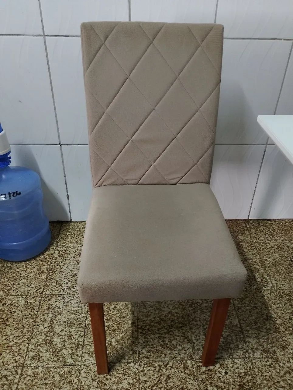 1 Cadeira com estofado - Foto 2