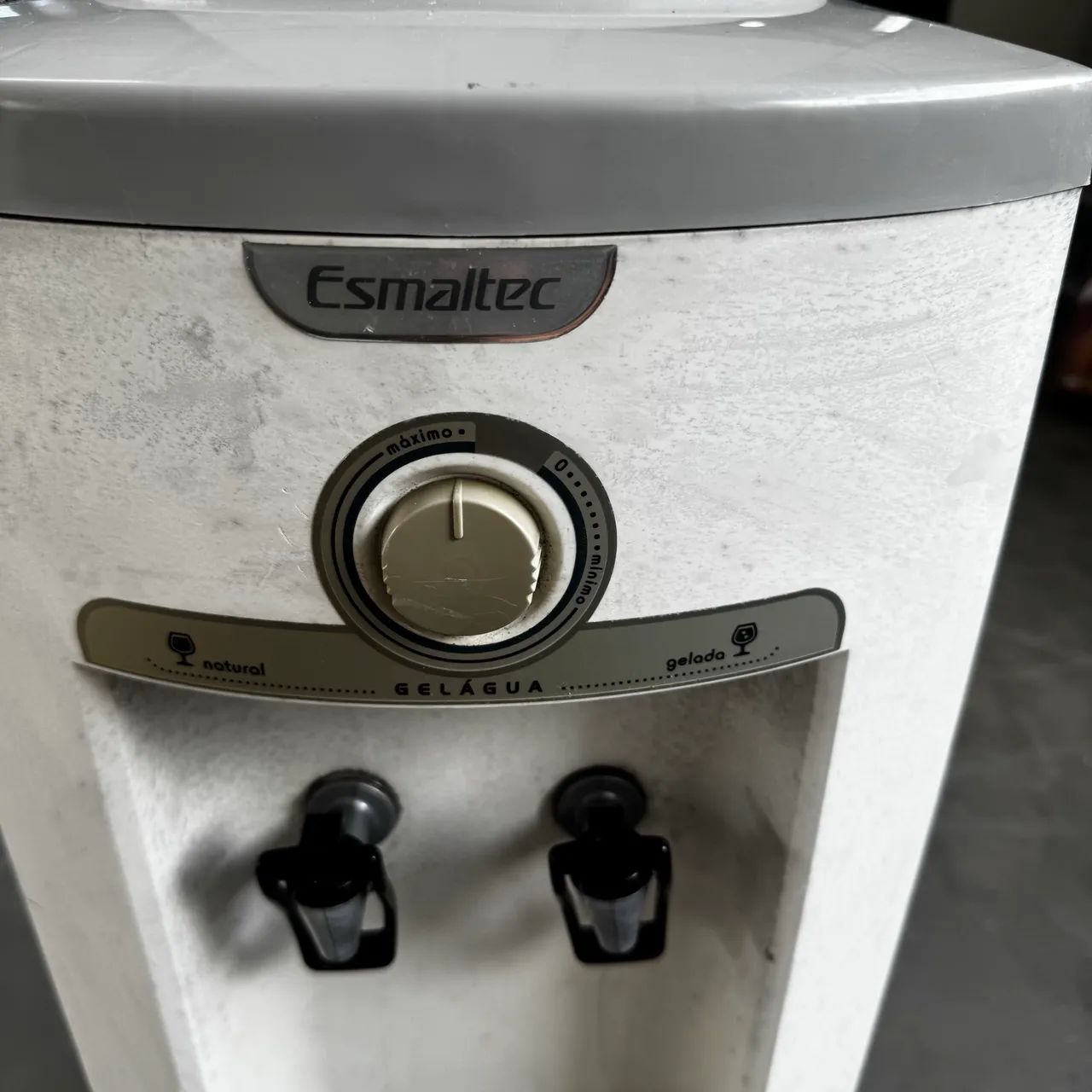 Bebedouro Esmaltec modelo com compressor 