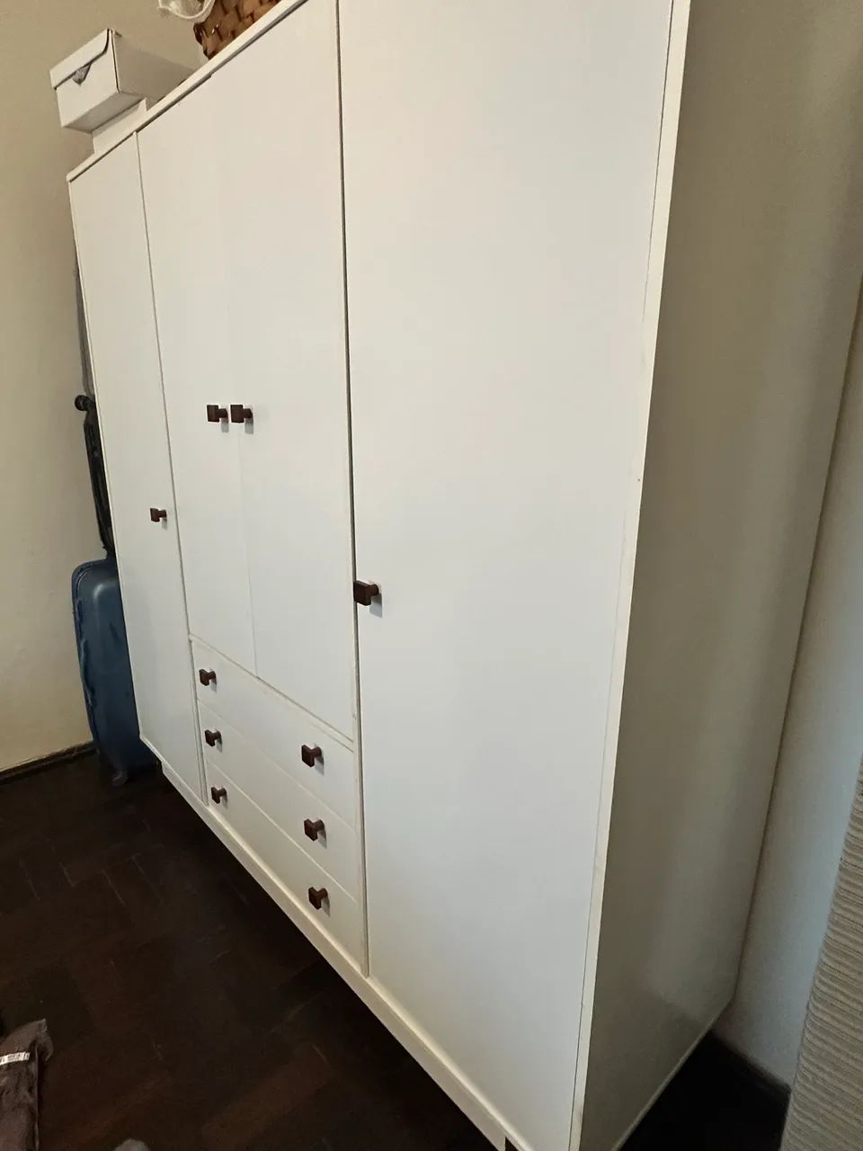 Guarda roupa Branco com 4 portas e 2 gavetas em MDF - Foto 5