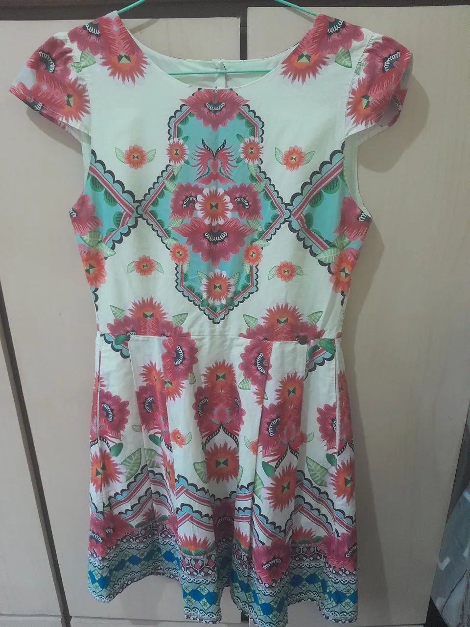 Vestidos semi novos 