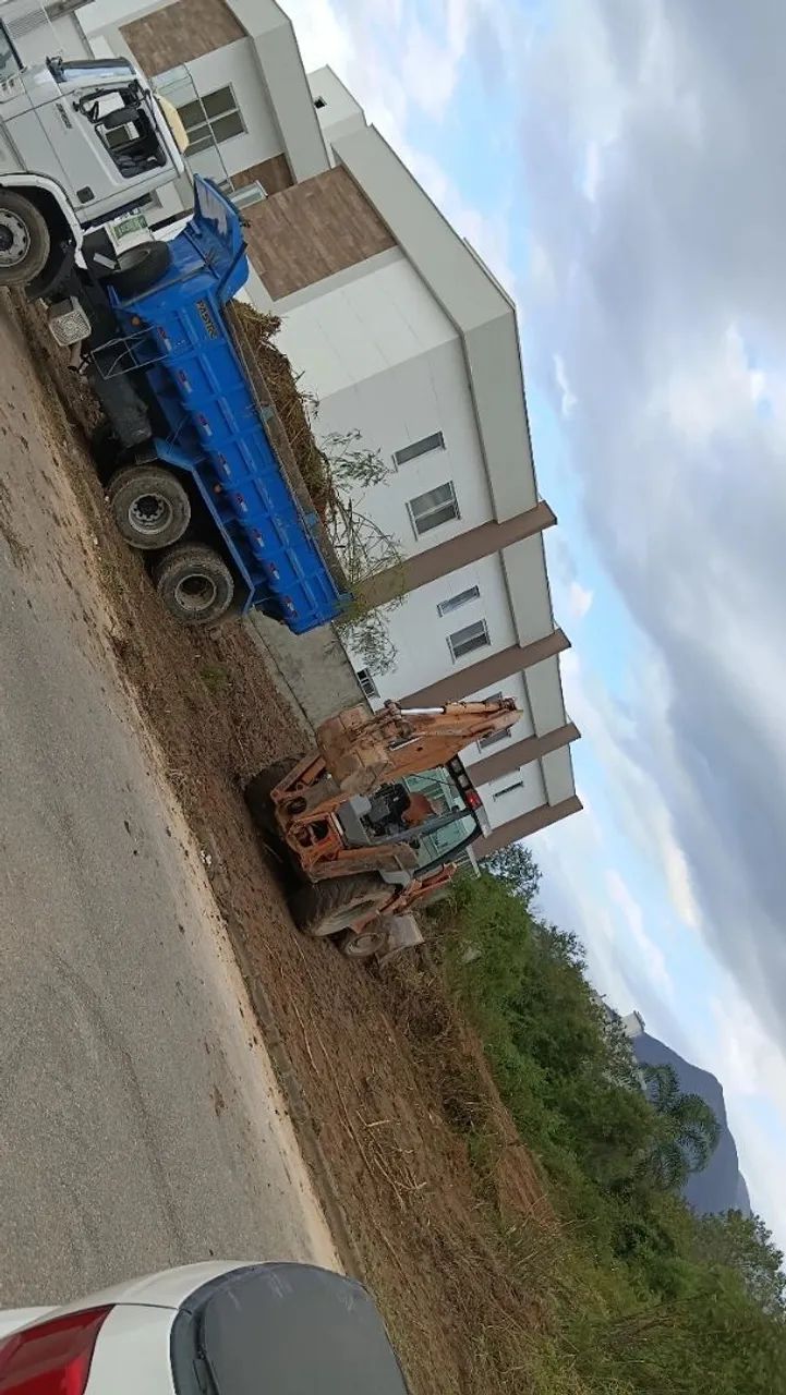 Serviços de terraplanagem e limpeza de lote com descartes 100% autorizados