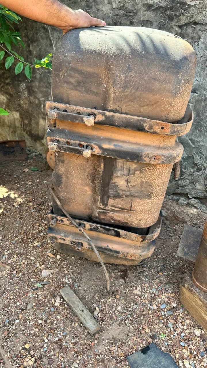Vendo 2 tanques de 275 litros com suporte  - Foto 4