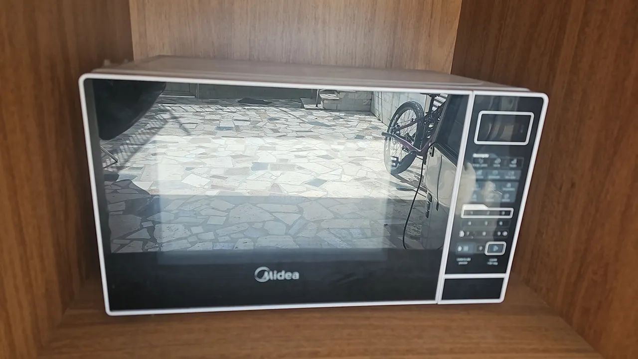 Vendo microondas Midea 220v - Foto 2
