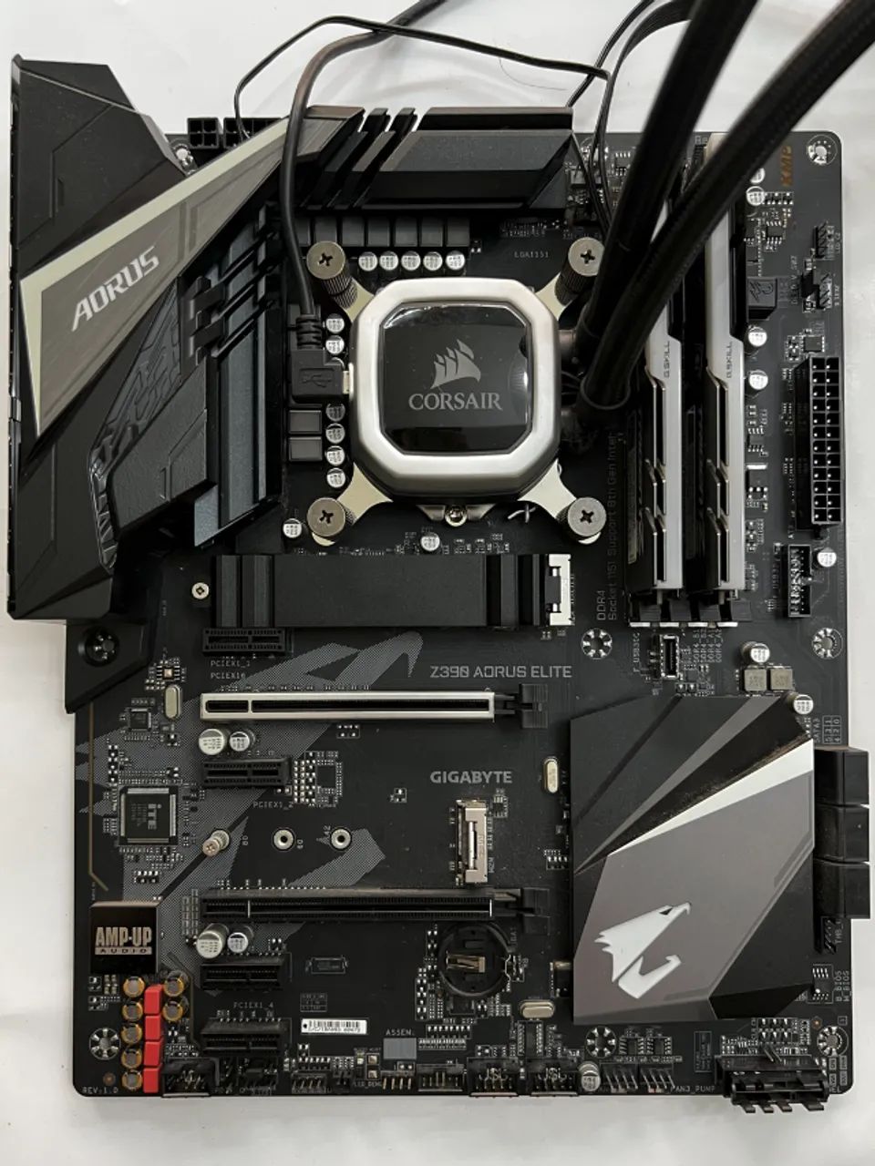Kit PC gamer i7 9700K z390 Aorus water cooling H115i Pro 280mm G