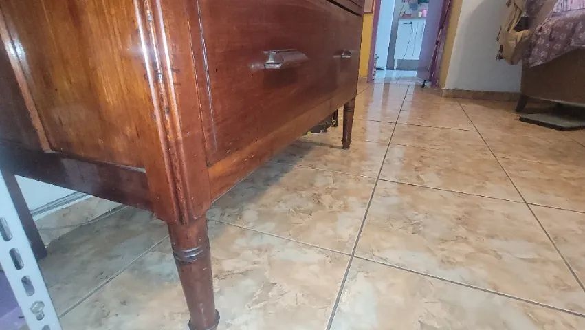 Antiguidade - Cômoda em madeira de lei maciça - Foto 4