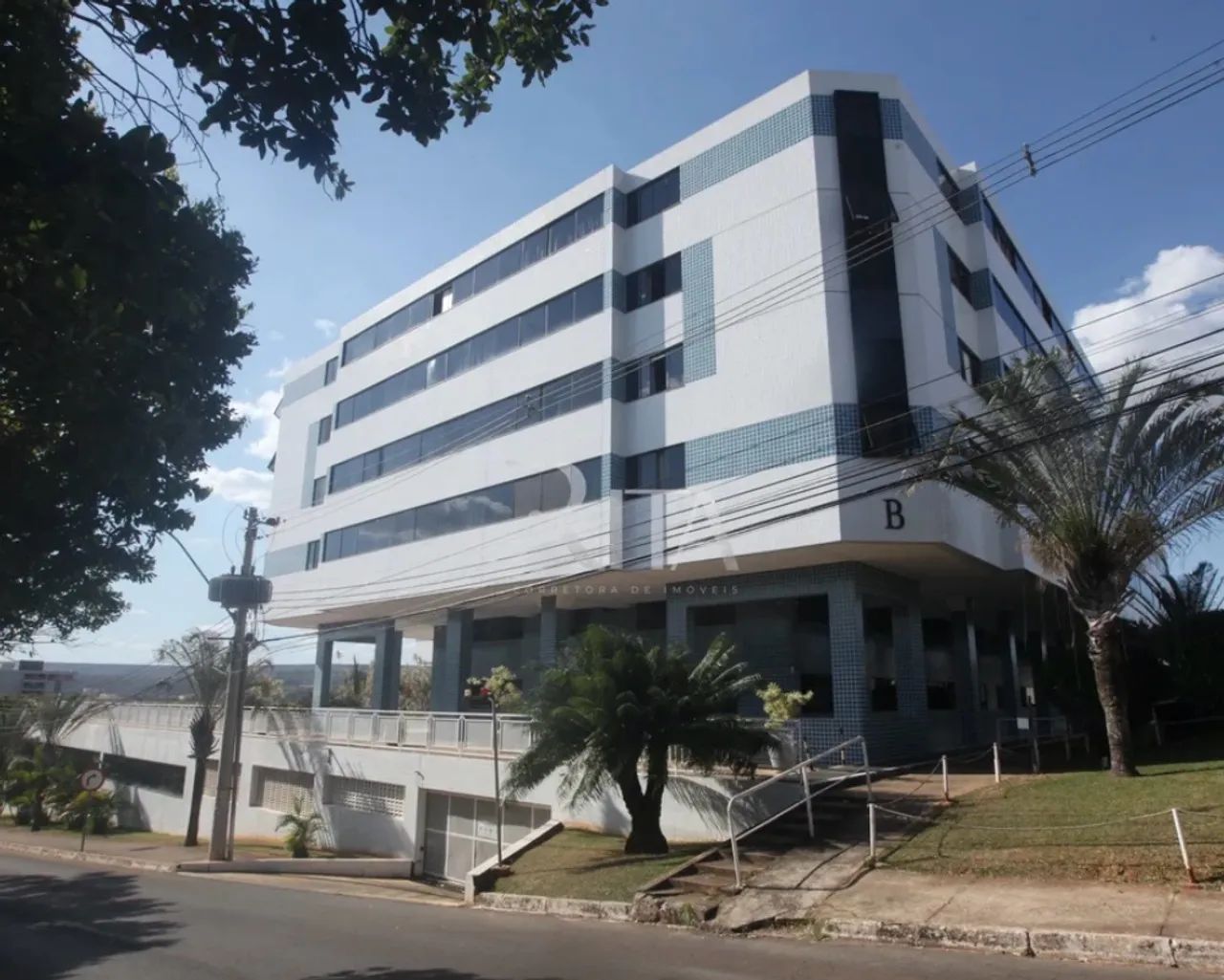 VENDO - CA 02 NASCENTE COM GARAGEM!!! - EDIFÍCIO MONUMENTAL