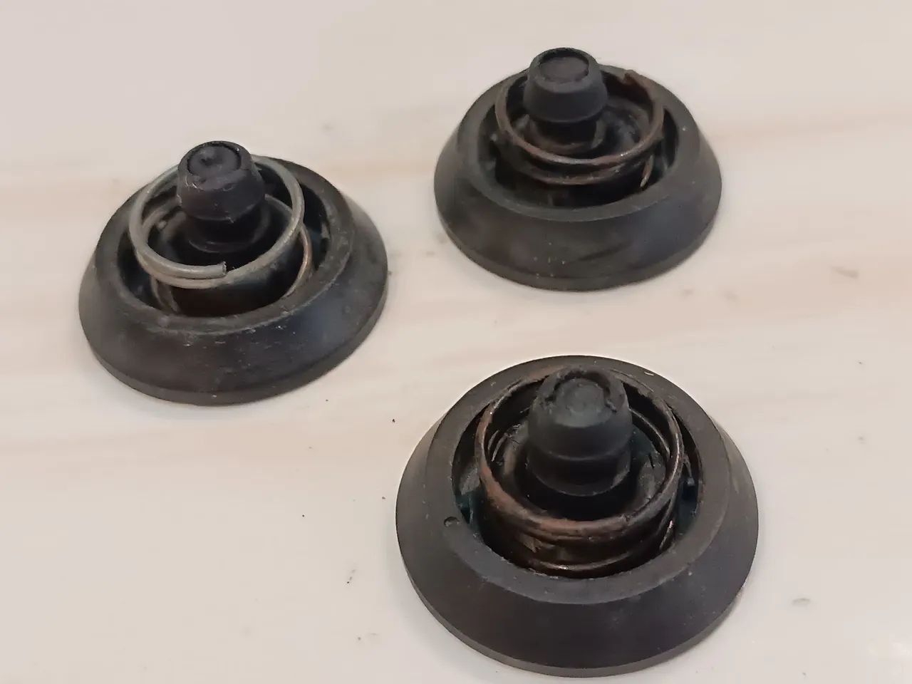 Pés de borracha com mola para toca discos gradiente da linha DS