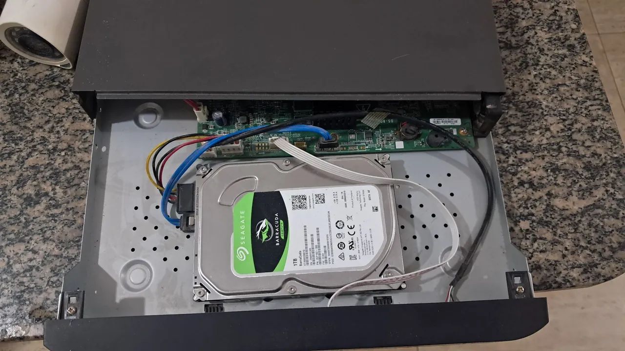 DVR COM HD 1T. E 6 CÂMERAS EM Hd