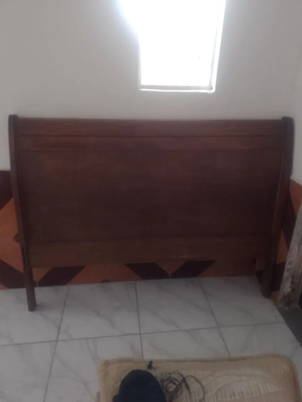 Cama casal de madeira 