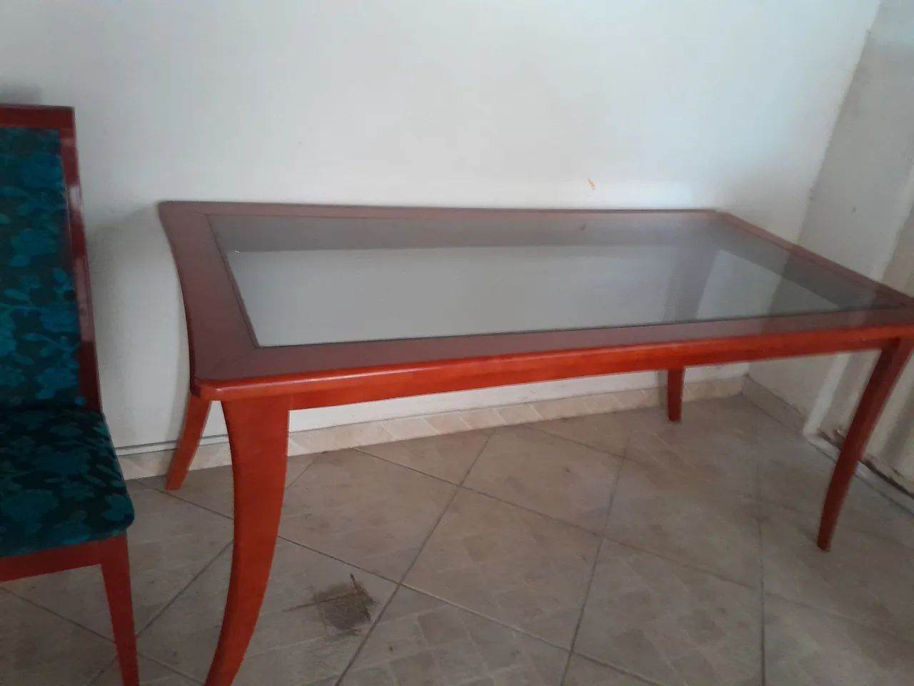 Linda mesa de mogno com 06 cadeiras - Foto 2
