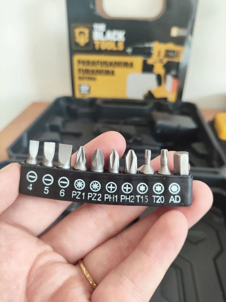 Parafusadeira e furadeira 12V Blacktools 2