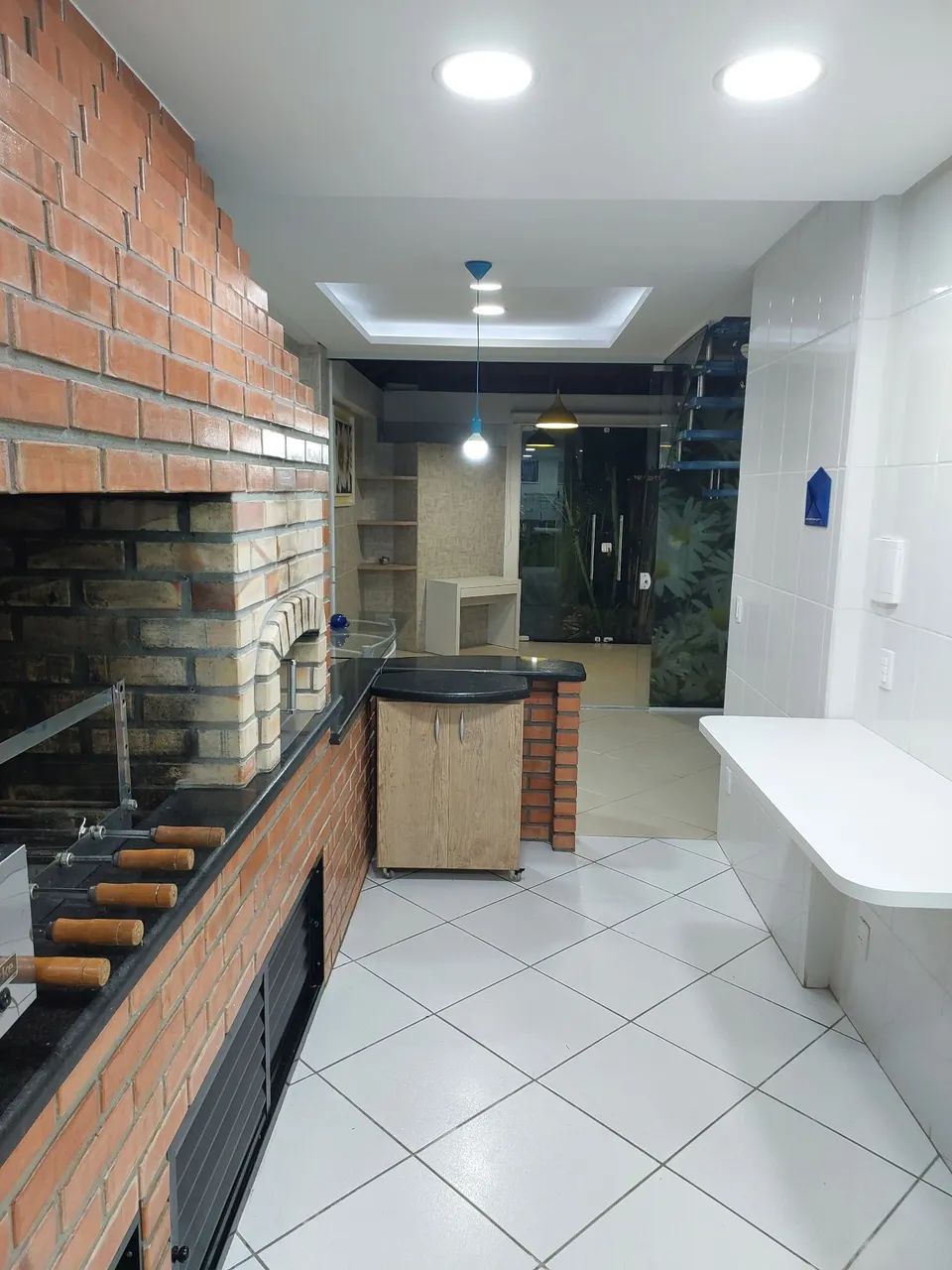 Alugo lindo imóvel com cozinha Gourmet e ótima localização. - Foto 3