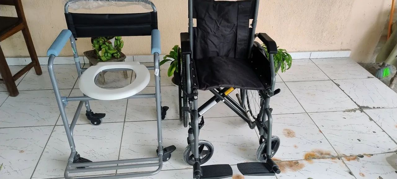 Cadeira de Banho e de Rodas  - Foto 3