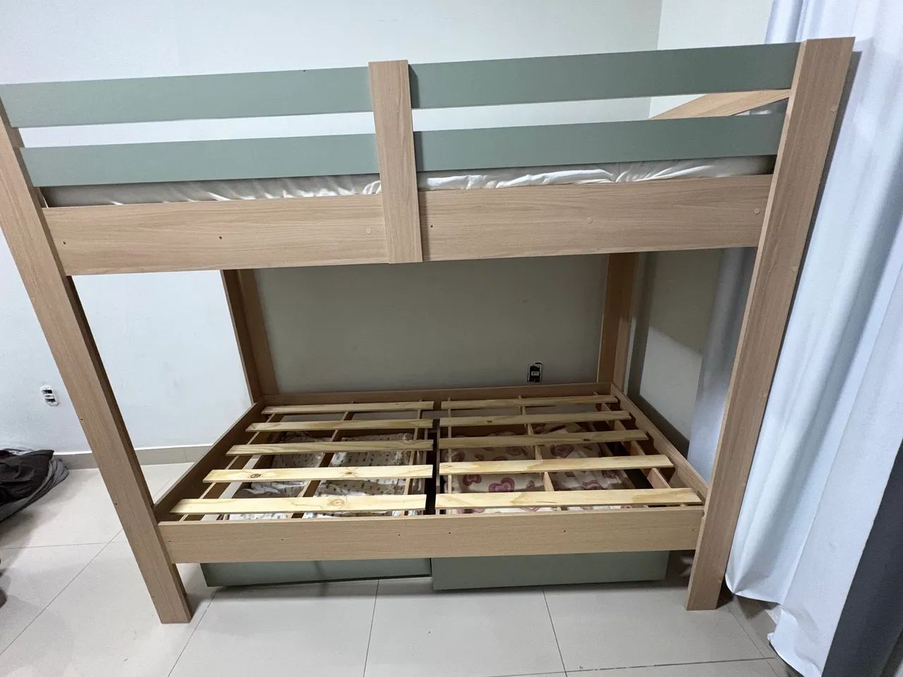 Cama infantil beliche + escada com armário  - Foto 3