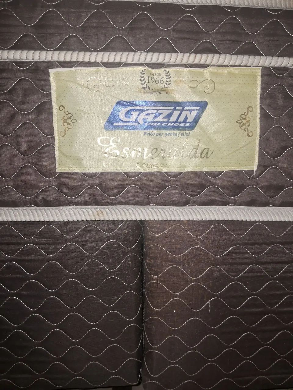 Cama box com colchão Queen