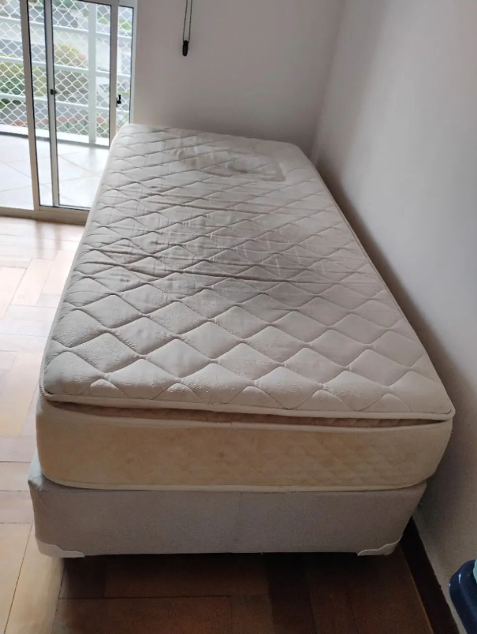Cama de solteiro 