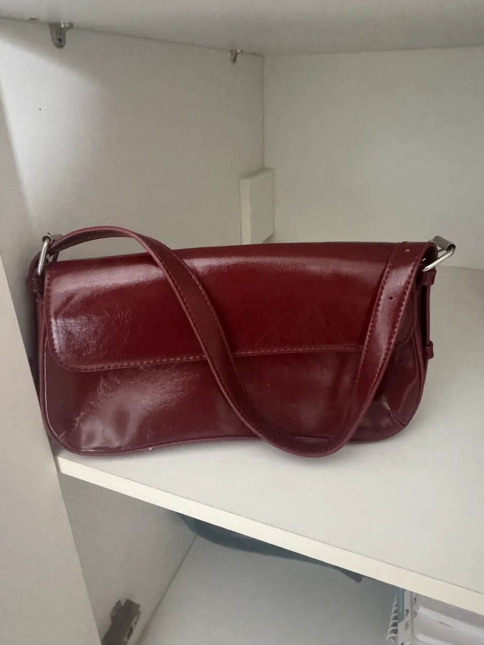 Vendo bolsa vinho em perfeito estado nunca usada 