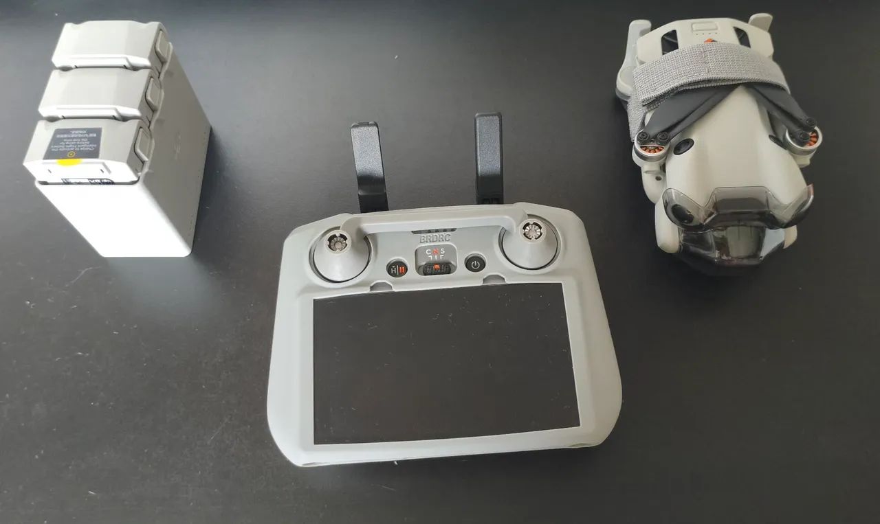 DJI Mini 4 PRO - Combo Fly More - Foto 3