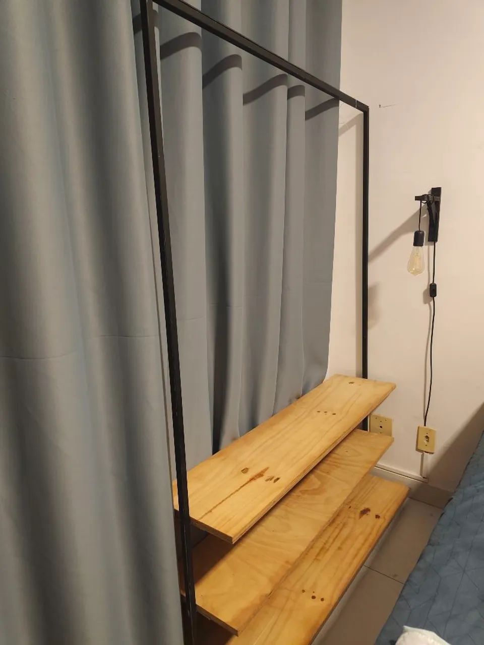 Vendo Arara de roupa para residência ou loja 2 unidades  - Foto 2