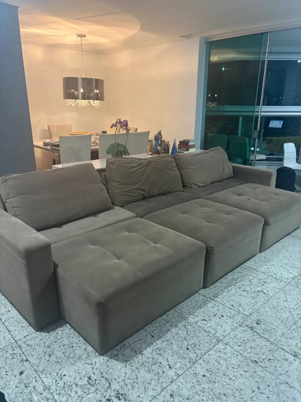 SOFÁ RETRÁTIL/RECLINÁVEL GRANDE - CONFORTÁVEL E ESPAÇOSO EM SUEDE - Foto 3
