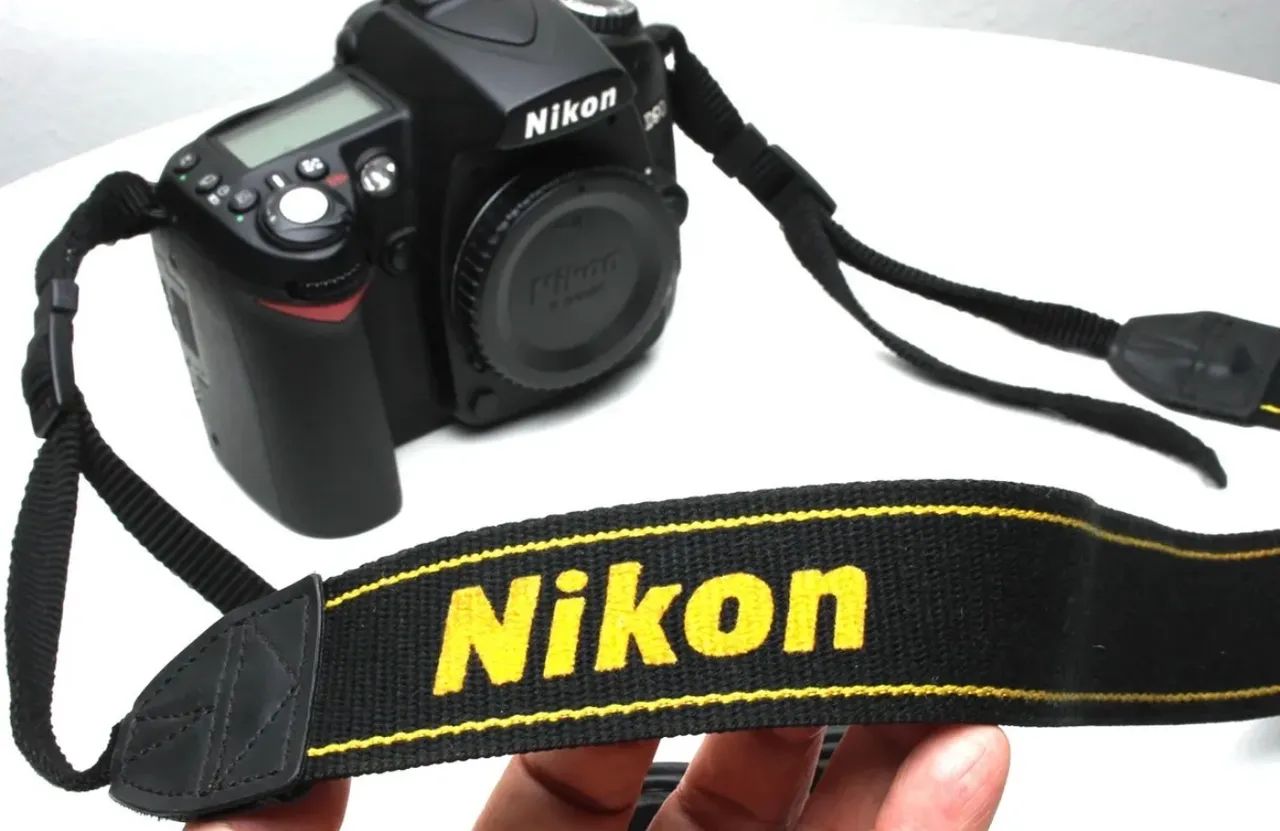 ニコン D90 / AF-S NIKKOR 18-105mm VR セット Nikon デジタル一眼レフカメラ D90 AF-S DX 18-105 VRレンズキット