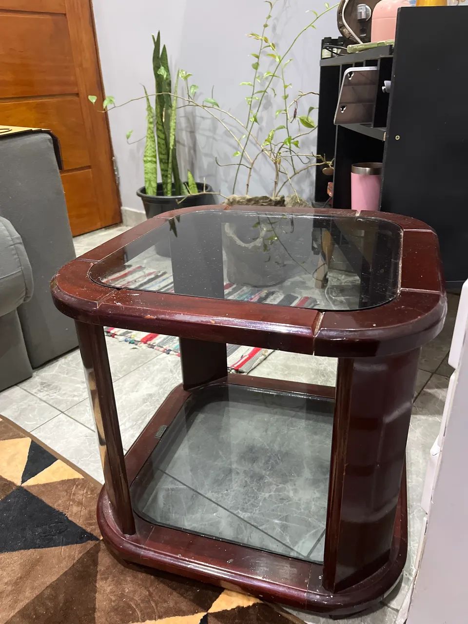 Mesa de centro madeira maciça e vidro 