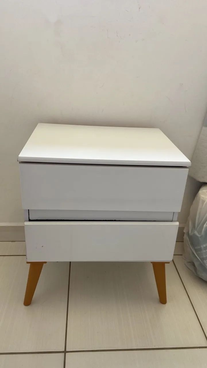 Mesa de cabeceira barata 